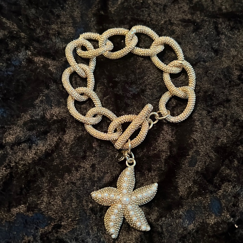 Adorable textured Talbots bracelet with Pearl starfish charm.